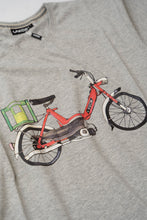 Last inn bildet i Galleri-visningsprogrammet, Red Puch T-shirt (Light Grey)
