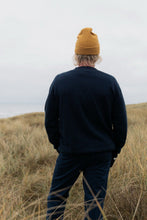 Last inn bildet i Galleri-visningsprogrammet, Light the Way Crewneck (Blueberry)
