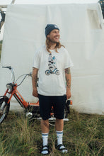 Last inn bildet i Galleri-visningsprogrammet, Hitching A Ride T-shirt (Star White)
