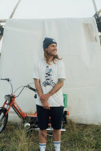 Last inn bildet i Galleri-visningsprogrammet, Hitching A Ride T-shirt (Star White)

