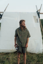 Last inn bildet i Galleri-visningsprogrammet, Dashboard Hula Short Sleeve Shirt (Deep Lichen Green)
