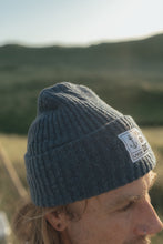 Last inn bildet i Galleri-visningsprogrammet, Fish or Die Beanie (Navy)
