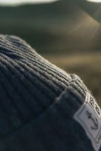 Last inn bildet i Galleri-visningsprogrammet, Fish or Die Beanie (Navy)
