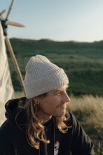 Last inn bildet i Galleri-visningsprogrammet, Fish or Die Beanie (Sand)
