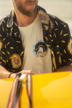Last inn bildet i Galleri-visningsprogrammet, Pool Party Penguin T-shirt (Anise flower)
