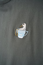 Last inn bildet i Galleri-visningsprogrammet, Mini Seagull in a Cup T-shirt (Urban Chic)
